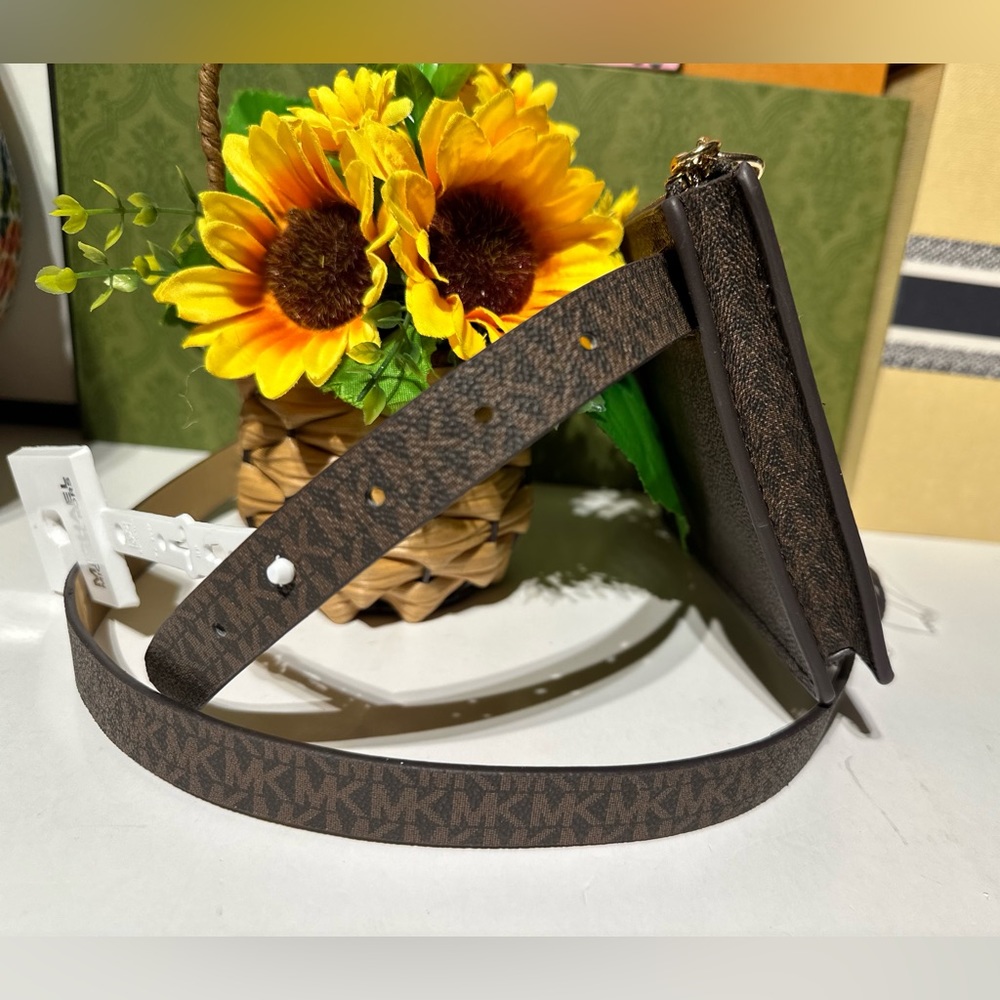 🆕MICHAEL KORS Large BELT BAG - Picture 4 of 10